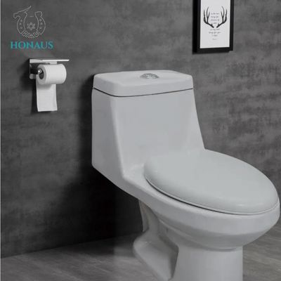 Traditional Single Piece Water Closet Commode Anti Stain Glazed Odor Isolation